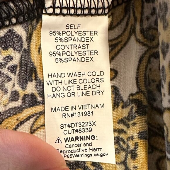 Late August Women's Gold Baroque Print Sleeveless Top Size 2X - Picture 7 of 7